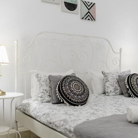 Hotel La Maison Blanche Alba Iulia Esterno foto