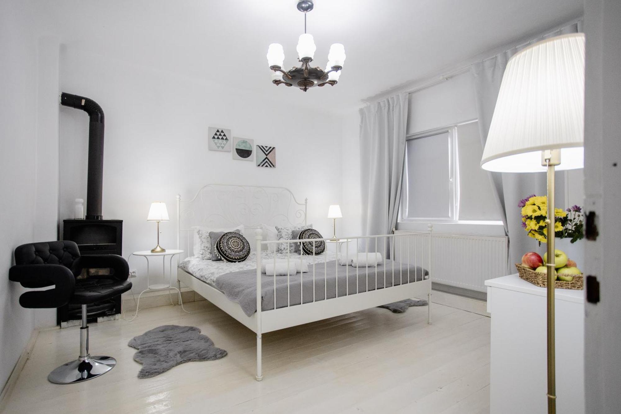 Hotel La Maison Blanche Alba Iulia Esterno foto