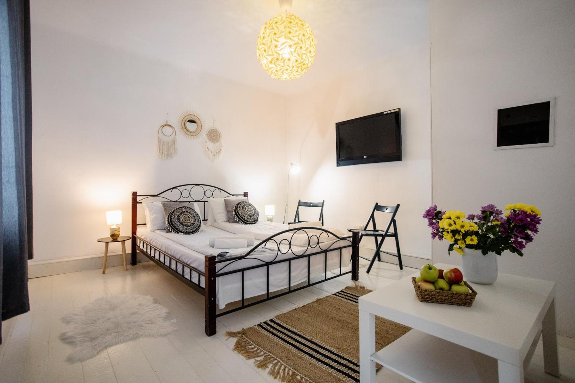 Hotel La Maison Blanche Alba Iulia Esterno foto